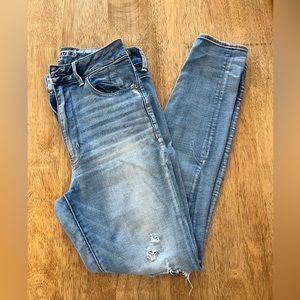 American Eagle Super High Rise Jegging- size 8 regular